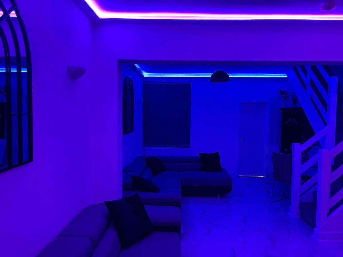 Short Stopzzz & Indoor Hot Tub Manchester Buitenkant foto
