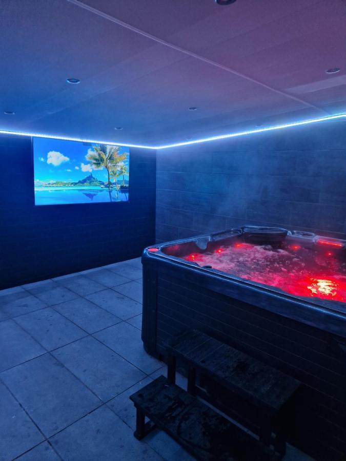 Short Stopzzz & Indoor Hot Tub Manchester Buitenkant foto